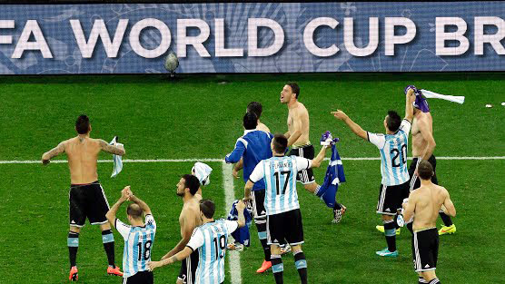  Niềm vui của các cầu thủ Argentina