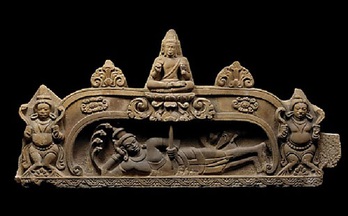 Visnu Anantasayin- Giáng sinh Brahma, nghệ thuật Chàm, xuất xứ tháp Mỹ Sơn E1, Quảng Nam, thế kỷ 7-8 (sa thạch cao 115 cm, rộng 240 cm,  dày 30 cm).Ảnh: Bảo tàng Met