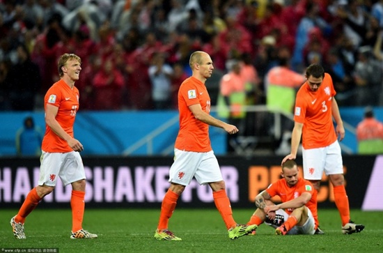 Nỗi buồn của các cầu thủ đội tuyển Hà Lanl sau thất bại trước đội tuyển Argentina trong trận bán kết World Cup 2014. 