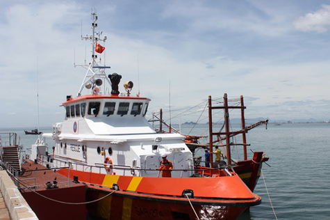 Tàu cứu hộ SAR 274 lai dắt thành công tàu bị nạn cập bờ Đà Nẵng