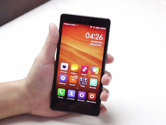 Chiếc Xiaomi Redmi Note xách tay được Cellphones thử nghiệm. Ảnh cắt từ clip của CellphoneS.
