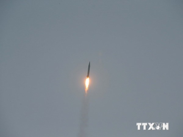 Hình ảnh do KCNA cung cấp về vụ thử một tên lửa chiến thuật tại một địa điểm bí mật của Triều Tiên