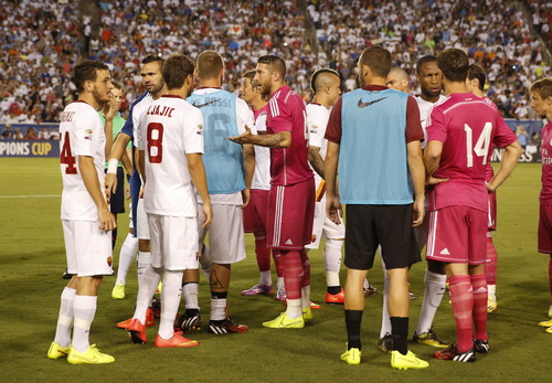 Real Madrid thất bại mà lòng vẫn ấm ức trước Roma