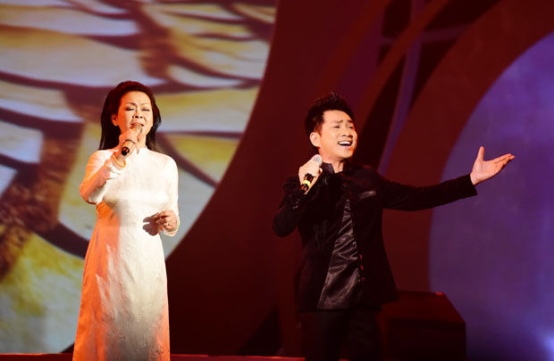 Ca sĩ Khánh Ly trong lần biểu diễn tại Hà Nội hồi tháng 5. (Ảnh: Internet)