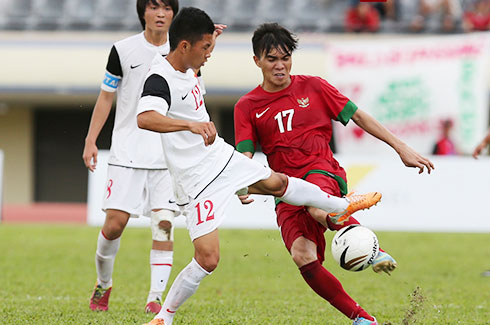 Trùm Tỉnh (12) sẽ ra sân ngay từ đầu để sát cánh cùng Tuấn Anh (8) chơi ở tuyến giữa của U19 Việt Nam. Ảnh: Đức Đồng.