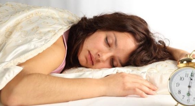Ngủ dưới ánh sáng đèn làm cho bạn có nguy cơ mắc ung thư vú cao hơn.