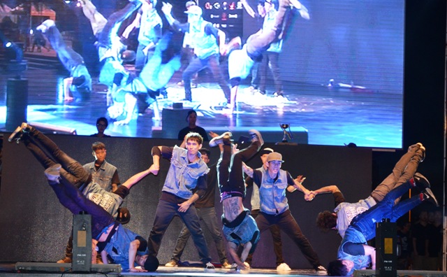 Những động tác vũ đạo đều, mạnh của nhóm nhảy đến từ đất nước Singapore