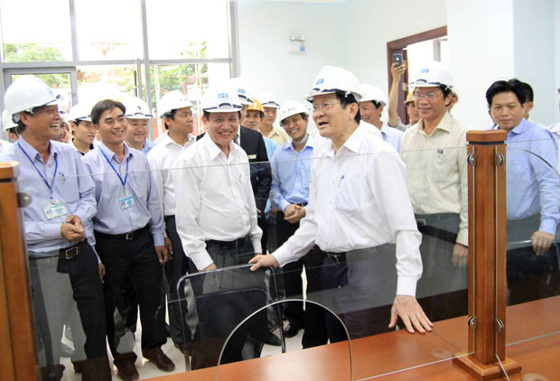 Chủ tịch nước Trương Tấn Sang; Bí thư Thành ủy, Chủ tịch HĐND thành phố Trần Thọ thăm công trình TTHC trước ngày hoàn thiện đưa vào sử dụng.
