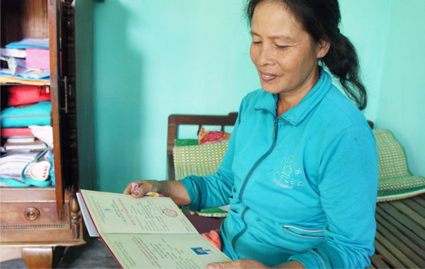 Chị Trần Thị Bền vui mừng khi hai con đã thành đạt nhờ nguồn vốn vay cho sinh viên.