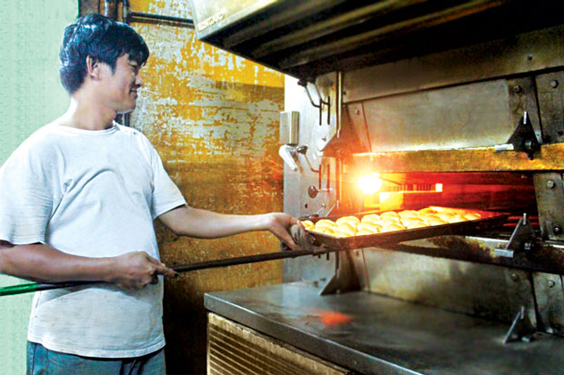 Lò nướng bánh mì được sản xuất từ năm 1971 đang được sử dụng tại Bánh mì Quốc doanh Đà Nẵng.Ảnh: T.Y