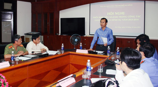 Phó Bí thư Thành ủy Nguyễn Xuân Anh chỉ đạo hội nghị. 			        ảnh: S.TRUNG
