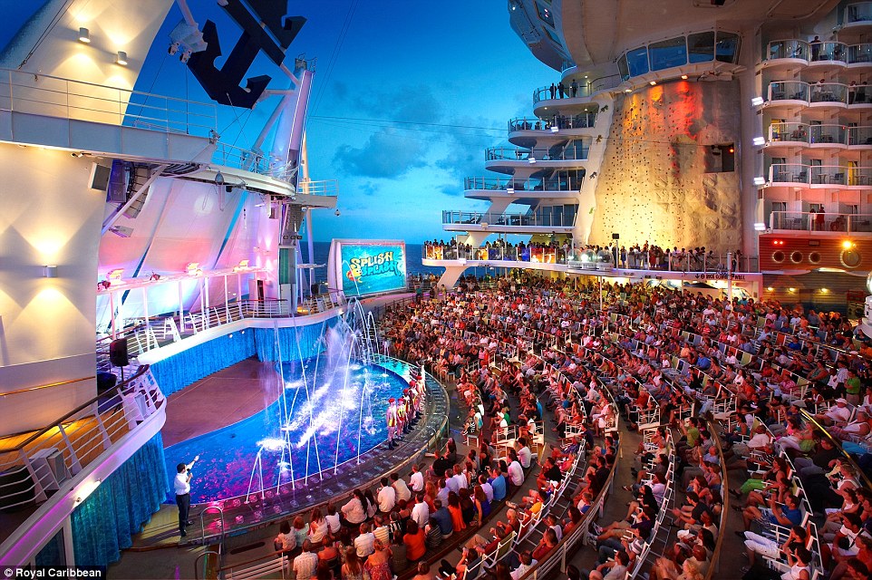 Oasis Of The Seas tự hào có vũ đài với 750 chỗ ngồi