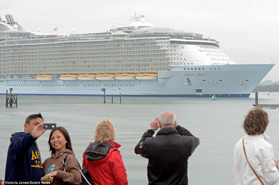  Oasis of the Seas chỉ cập cảng Southampton một ngày trước khi khởi hành đi Mỹ 