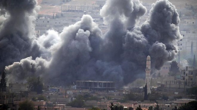 Lực lượng Mỹ ném bom các mục tiêu IS ở thị trấn Kobani (Nguồn: ABC News)