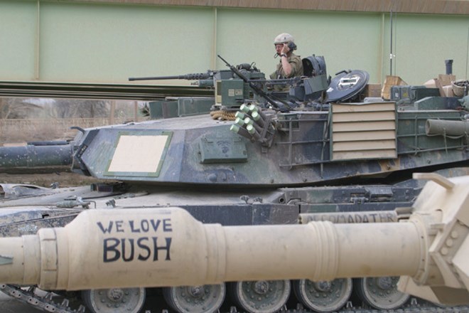 Lính thủy đánh bộ Mỹ tham gia chiến dịch lật đổ chế độ Saddam Hussein năm 2003 (Nguồn: Reuters)