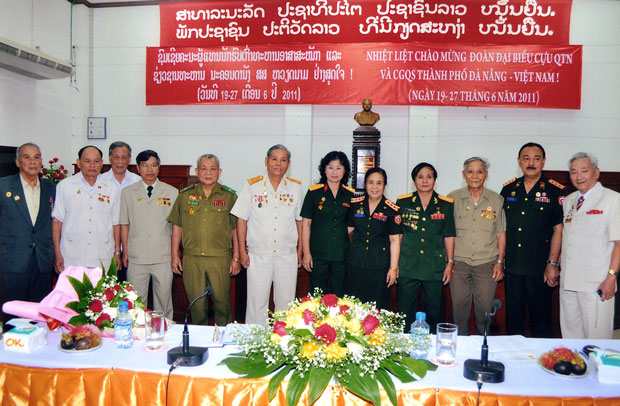 Hiệp hội Cựu chiến binh Lào tiếp đoàn đại biểu Ban Liên lạc quân tình nguyện và chuyên gia quân sự giúp Lào tại Đà Nẵng thăm nước CHDCND Lào năm 2011.