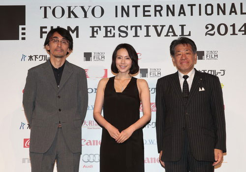 Từ trái qua: Đạo diễn Daihachi Yoshida, bà Miki Nakatani (thành viên ban tổ chức) và ông Yasushi Shiina trong buổi họp báo hôm 30-9. 