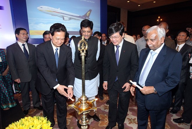 Thủ tướng Nguyễn Tấn Dũng dự lễ khởi động tượng trưng đường bay thẳng Việt Nam - Ấn Độ. Ảnh: Đức Tám – TTXVN