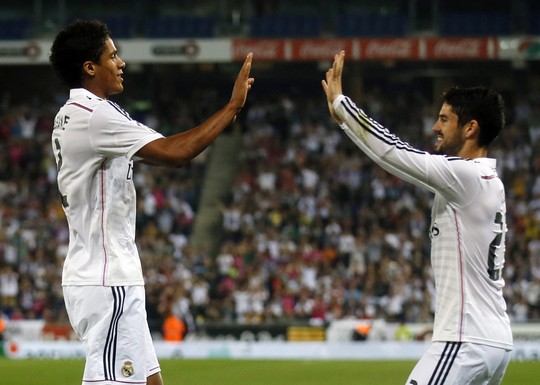 Trung vệ Varane tỏa sáng với cú đúp cho Real Madrid