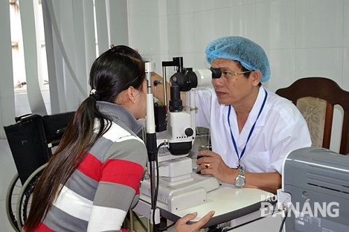 A woman having an eye examination