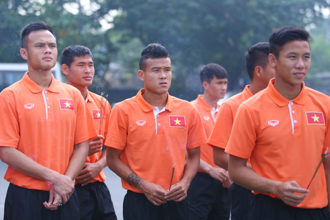 Tiền vệ Thanh Hiền (giữa) chuẩn bị cùng đội tuyển dự kỳ AFF Cup đầu tiên trong sự nghiệp.