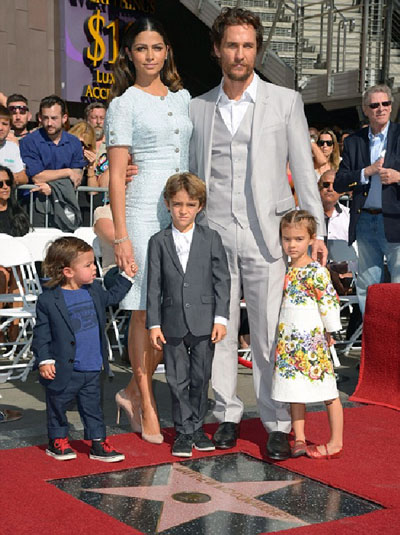 McConaughey cùng gia đình trong buổi lễ gắn sao.