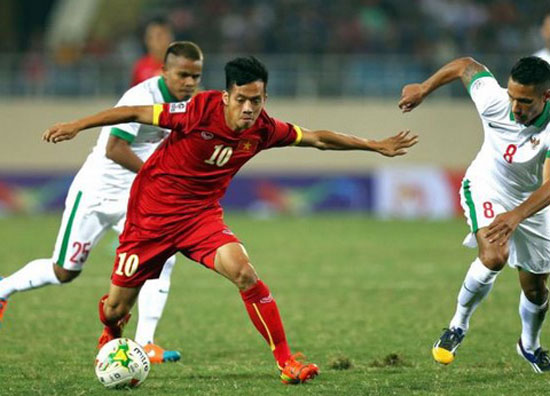 Văn Quyết (10) là một trong hai cầu thủ mà các hậu vệ  Malaysia sẽ theo dõi chặt chẽ ở trận đấu tới.  Ảnh: AFP