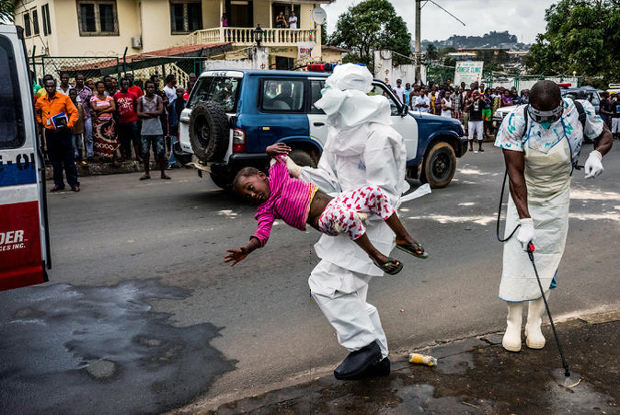 Bên cạnh xung đột vũ trang, dịch Ebola cũng khiến trẻ em thế giới gặp quá nhiều ngang trái.