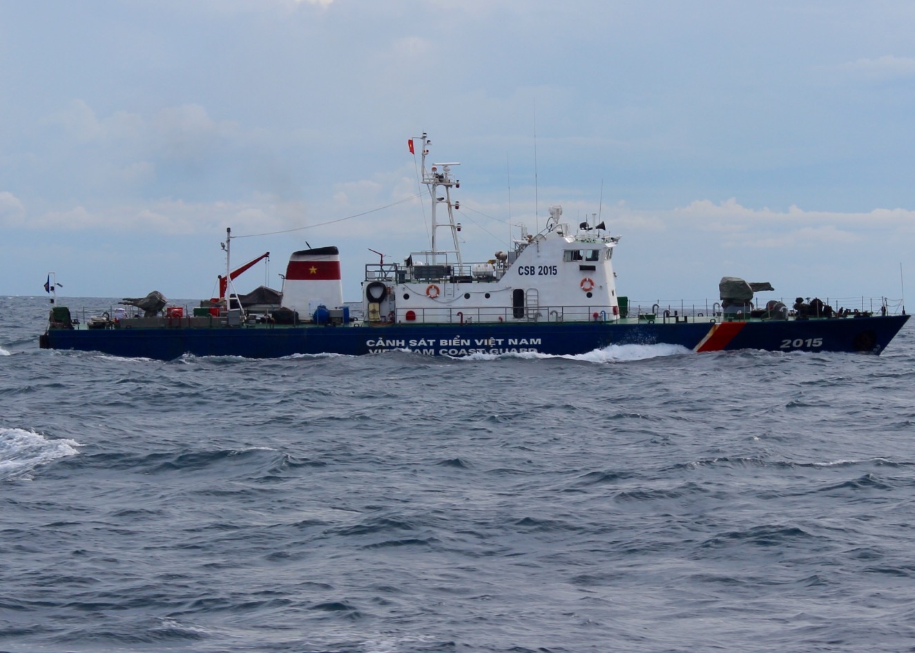 Tàu CBS 2015 trên hành trình đi cứu nạn tàu Hoa Mai 25 (ảnh do Bộ Tư lệnh Vùng CSB 2 cung cấp)