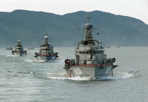 Vùng 3 Hải quân tổ chức diễn tập trên biển.
