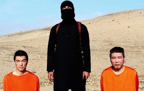Hai con tin bị dọa giết trong video đòi tiền chuộc được đăng tải hôm 20-1 của IS. Ảnh: Fox News