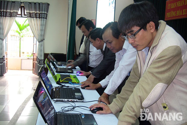 Đến nay, tất cả các phường trên địa bàn quận Cẩm Lệ đã có trang thông tin điện tử. TRONG ẢNH: Ra mắt trang thông tin điện tử phường Hòa Xuân.