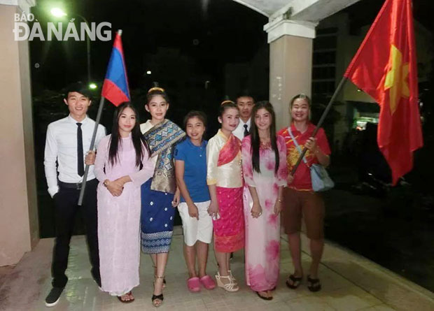  Sinh viên Lào và Việt Nam giao lưu trong lễ gặp mặt đầu năm được tổ chức tại Trường Đại học Sư phạm (ĐH Đà Nẵng).