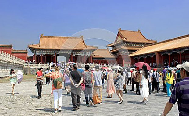 Công ty chuyên nghiên cứu thị trường Euromonitor  International cho biết lượng khách du lịch tới Bắc Kinh giảm 10% trong năm qua vì bầu không khí quá ô nhiễm.