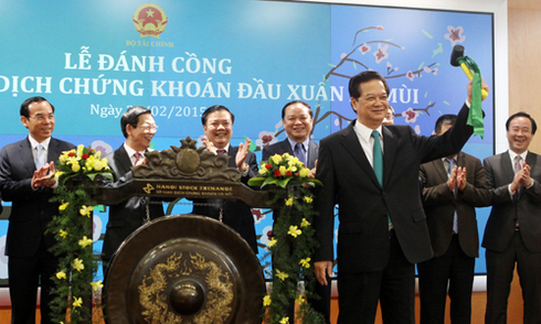 Thủ tướng Nguyễn Tấn Dũng dự Lễ đánh cồng Phiên giao dịch chứng khoán đầu Xuân Ất Mùi.