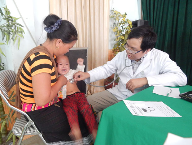 Bác sĩ Bệnh viện Hoàn Mỹ Đà Nẵng khám bệnh ở Nghệ An. 