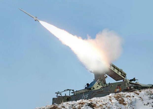 Hình ảnh do Hãng thông tấn Trung ương Triều Tiên KCNA công bố cho thấy tên lửa của Bình Nhưỡng trong một cuộc diễn tập.      				     Ảnh: AFP 
