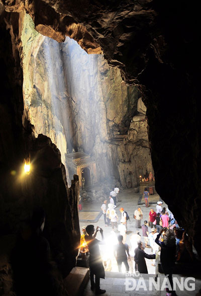 Một trong những hang động đẹp và huyền ảo nhất danh thắng Ngũ Hành Sơn.