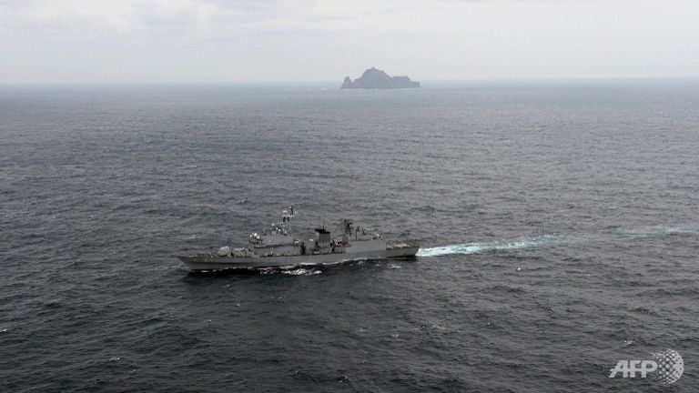 Một tàu chiến của Hàn Quốc đang tập trận ngoài khơi bán đảo Triều Tiên. Ảnh: AFP