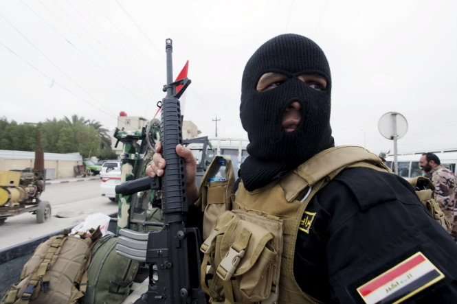 Một chiến binh Shi'ite tại Iraq tham gia chống lại IS (Reuters)