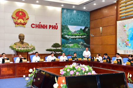 Bộ trưởng-Chủ nhiệm VPCP Nguyễn Văn Nên báo cáo nội dung phiên họp thường kỳ tháng 3/2015 của Chính phủ.