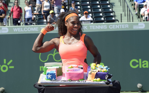 Serena Williams được BTC vinh danh sau chiến thắng thứ 700 trong sự nghiệp (Ảnh: Miamiopen)