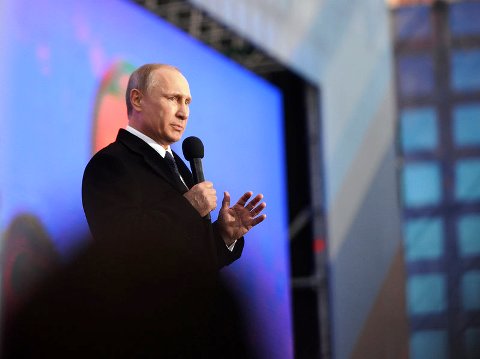 Tổng thống Vladimir Putin phát biểu tại một lễ kỷ niệm 1 năm ngày sáp nhập Nga tại Moskva ngày 18/3. Ảnh: Xinhua