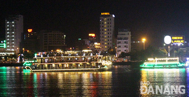 Du thuyền trên sông Hàn về đêm. Ảnh: T.Y
