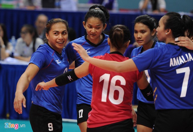 Việt Nam liên tục bị dẫn trước với cách biệt 3 đến 5 điểm trong hiệp thi đấu mà các cô gái hy vọng sẽ thắng chóng vánh.