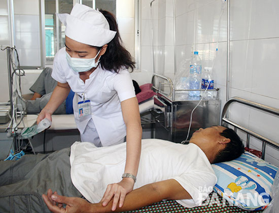 Cùng với công tác vận động nhân dân tham gia BHYT đạt tỷ lệ cao, quận Hải Châu cũng không ngừng nâng cao chất lượng khám chữa bệnh có BHYT tại Bệnh viện Đa khoa quận.