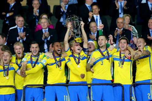 Các cầu thủ U-21 Thụy Điển và chức vô địch U-21 châu Âu 2015. Ảnh: Getty Images