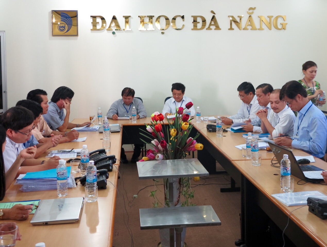 Thứ trưởng Bộ GD&ĐT Bùi Văn Ga tại buổi buổi làm việc với Ban chỉ đạo cụm thi 27 kỳ thi THPT quốc gia 2015 trưa 4-7.