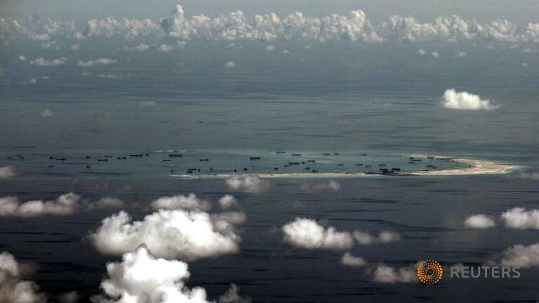 Trung Quốc đang ráo riết bồi đắp các đá san hô trên Biển Đông để trở thành các hòn đảo nhân tạo nhằm mưu đồ khống chế Biển Đông.