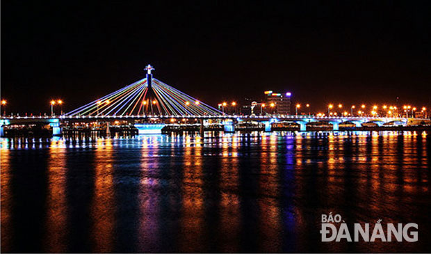 Cầu Sông Hàn là một trong những công trình giao thông tiêu biểu của ngành giao thông vận tải thành phố.